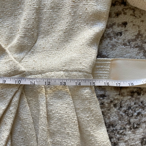 ❤️Alice + Olivia cream blazer top - Picture 6 of 6